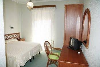 וארזה ליגורה Albergo Amici מראה חיצוני תמונה