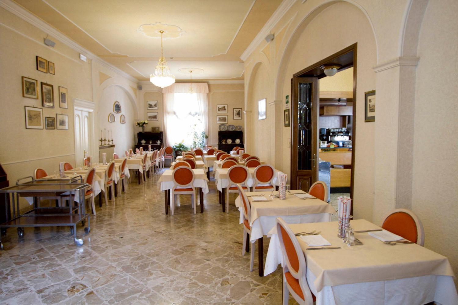 וארזה ליגורה Albergo Amici מראה חיצוני תמונה
