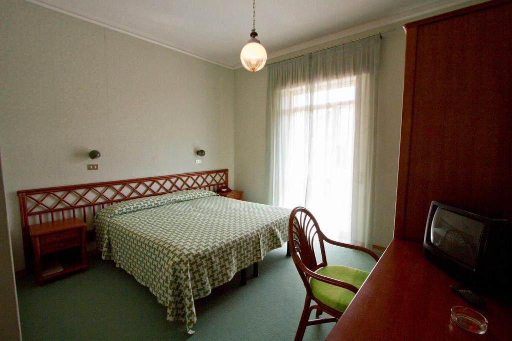 וארזה ליגורה Albergo Amici חדר תמונה