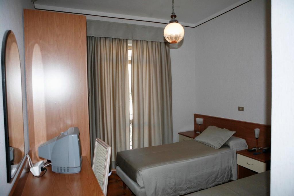 וארזה ליגורה Albergo Amici חדר תמונה